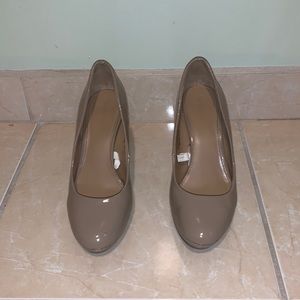 Nude Pumps. Size 6.